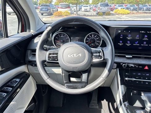 Used 2024 Kia Carnival EX image 14