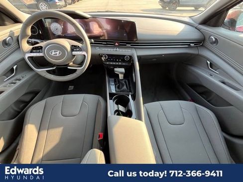 New 2025 Hyundai Elantra SEL image 10