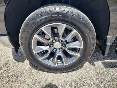 Used 2024 Chevrolet Silverado 1500 LT AWD/4WD image 12