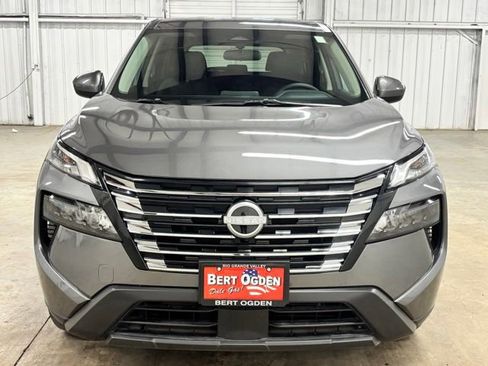 Used 2025 Nissan Rogue SV AWD/4WD image 2