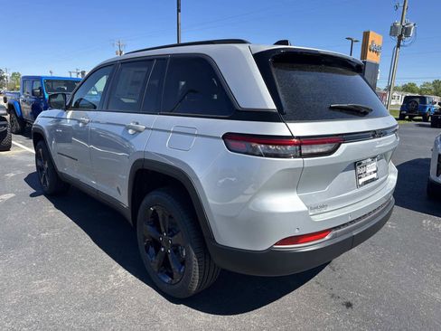 New 2026 Jeep Grand Cherokee Limited w/ Limited Altitude Package RWD image 4