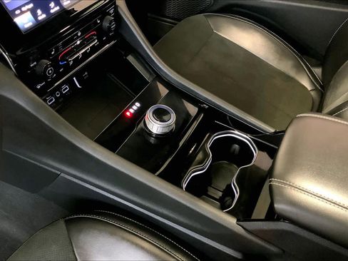 Used 2023 Jeep Grand Cherokee L Laredo image 16