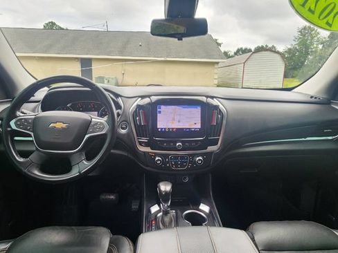 Used 2021 Chevrolet Traverse Premier w/ LPO, Black Accent Package FWD image 21