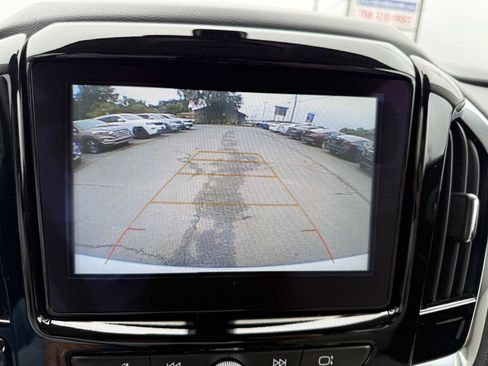 Used 2018 Chevrolet Traverse LT FWD image 20