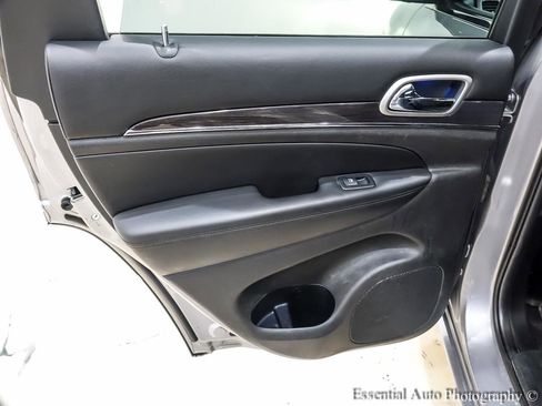 Used 2018 Jeep Grand Cherokee Overland image 27