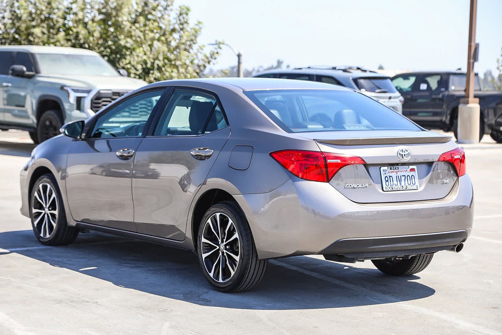 Used 2018 Toyota Corolla SE w/ Carpet Mat Package (TMS) FWD image 7