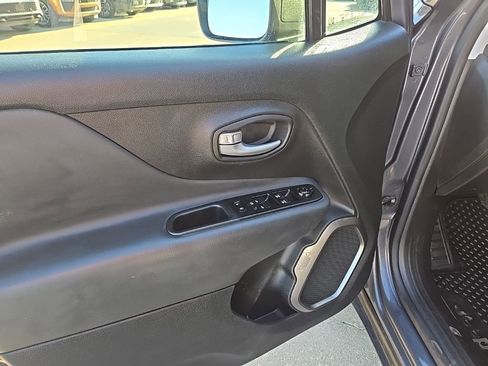 Used 2023 Jeep Renegade Latitude AWD/4WD image 25