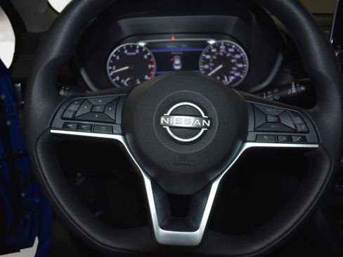 Used 2025 Nissan Sentra SV FWD image 13
