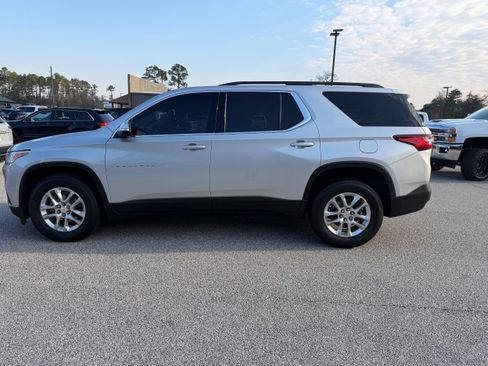 Used 2021 Chevrolet Traverse LT image 8