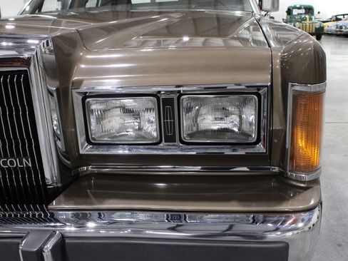 Used 1989 Lincoln Town Car RWD image 35