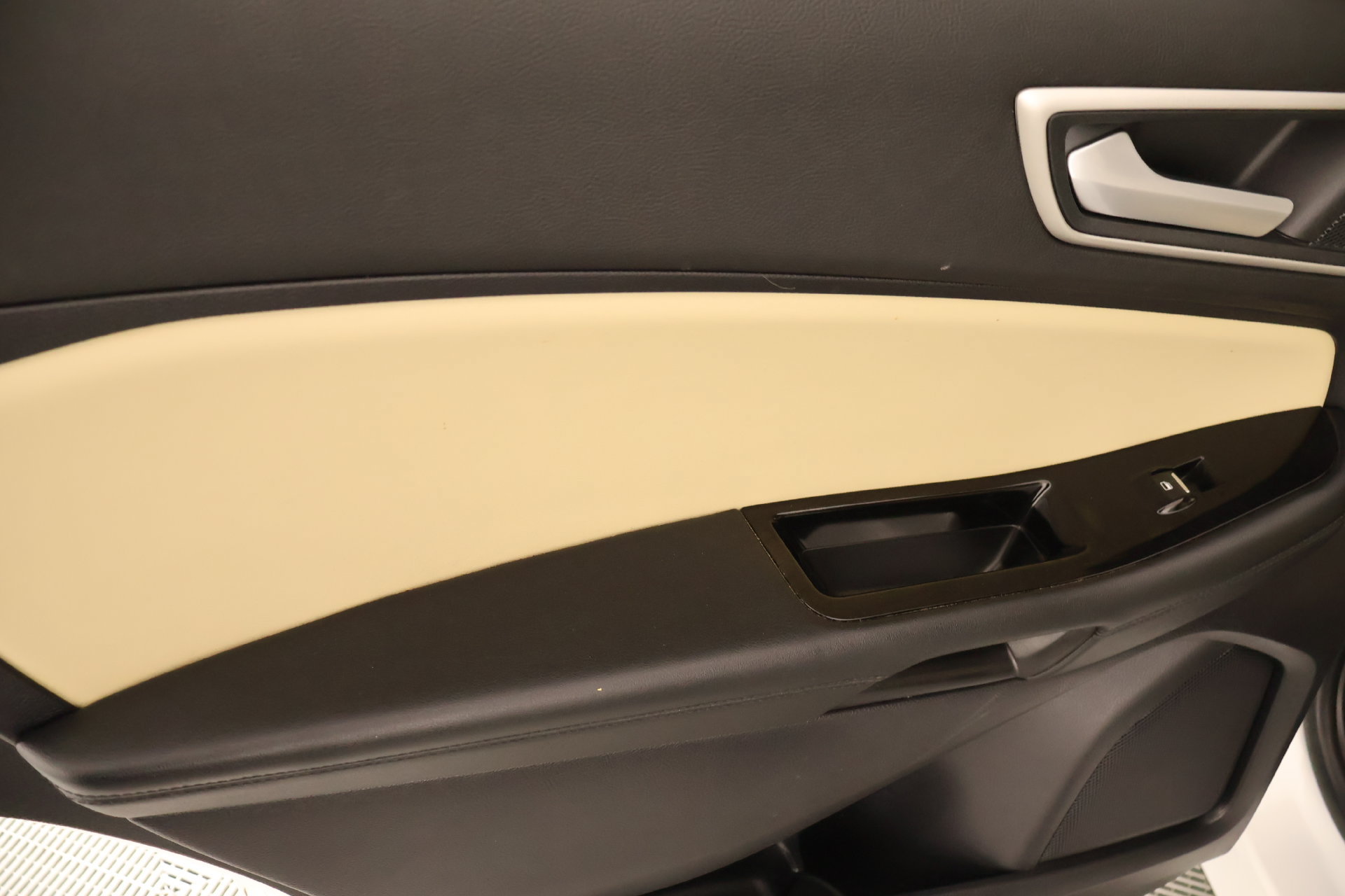Used 2020 Ford Edge SEL w/ Convenience Package FWD image 17