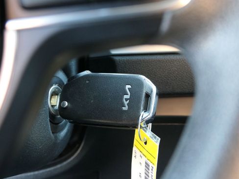 Used 2022 Kia Niro LX image 15