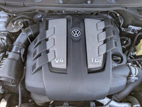 Used 2015 Volkswagen Touareg Sport AWD/4WD image 22