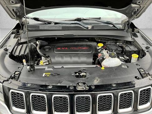 Used 2017 Jeep Compass Latitude w/ Popular Equipment Group AWD/4WD image 11