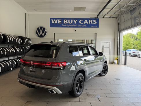 Used 2025 Volkswagen Atlas Peak Edition SE AWD/4WD image 6