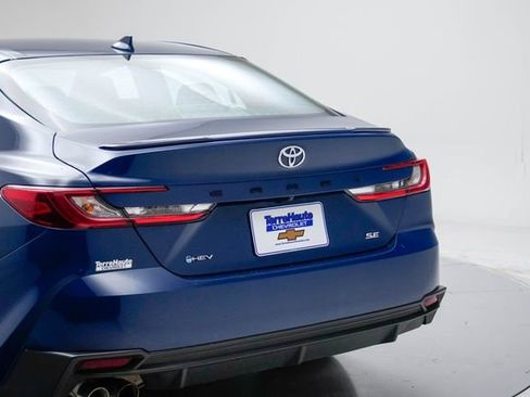 Used 2025 Toyota Camry SE FWD image 4