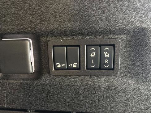 Used 2024 Chevrolet Suburban Z71 w/ Luxury Package image 22