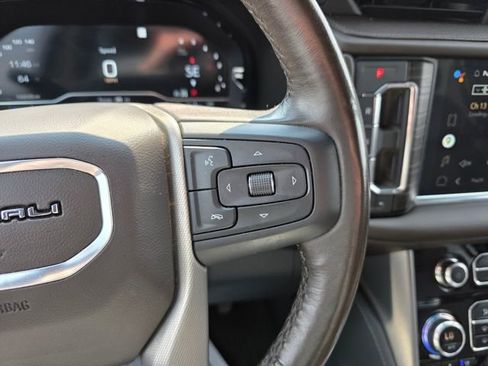 Used 2022 GMC Yukon XL Denali w/ Denali Premium Package image 12