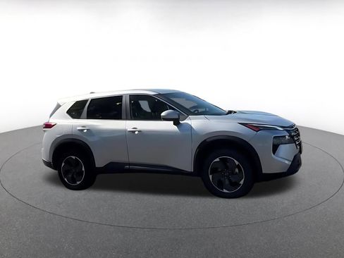 Used 2025 Nissan Rogue SV AWD/4WD image 2