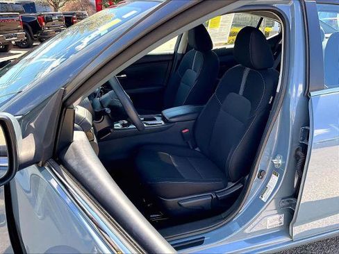 Used 2024 Nissan Sentra SV FWD image 10