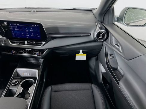 New 2026 Chevrolet Equinox LT w/ Convenience Package II AWD/4WD image 23