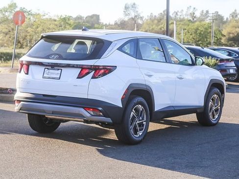 New 2026 Hyundai Tucson Blue SE image 5