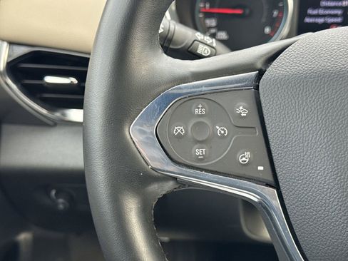 Used 2023 Chevrolet Traverse LT w/ Rear Camera Mirror Package image 19