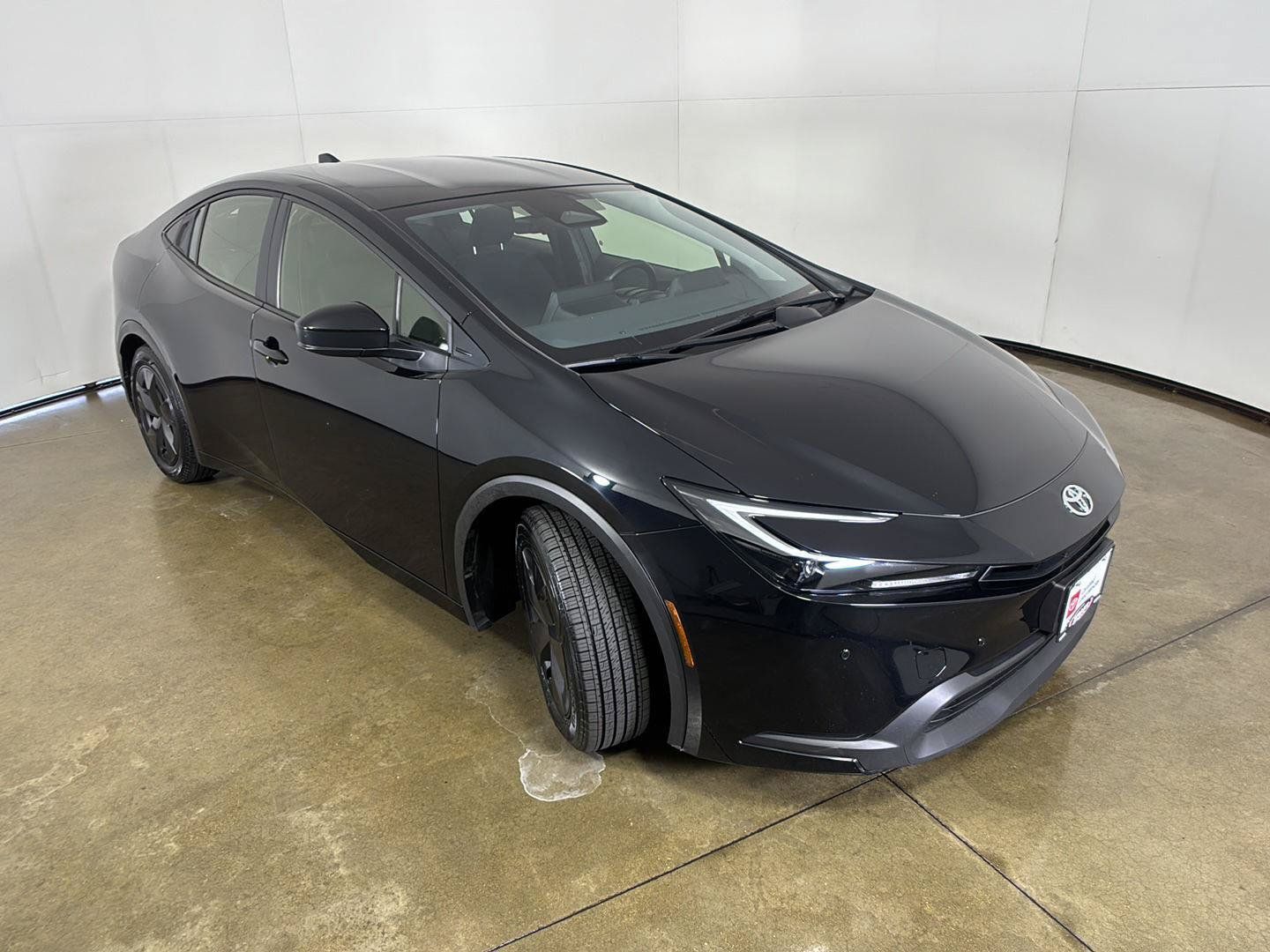 Used 2025 Toyota Prius LE FWD image 7