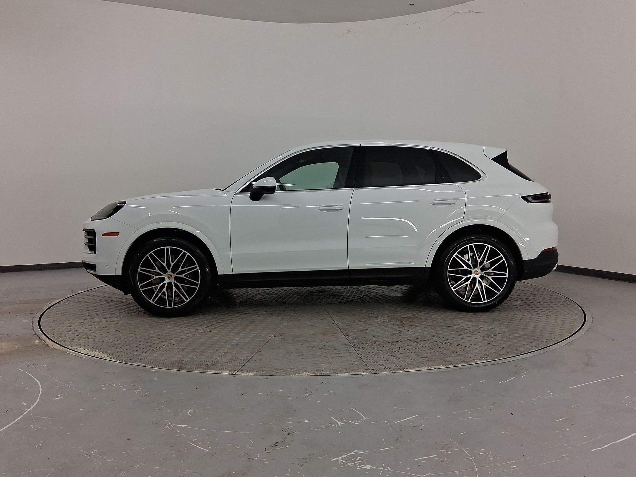 Used 2026 Porsche Cayenne AWD/4WD image 2