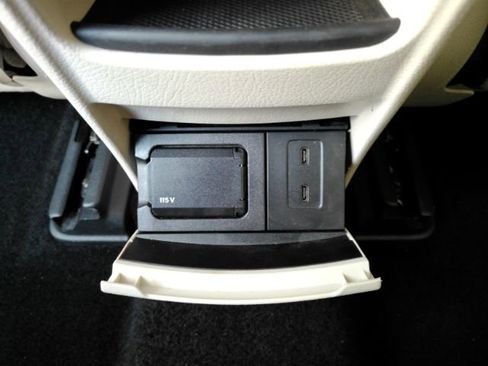 Used 2022 Mercedes-Benz EQB 300 4MATIC image 28