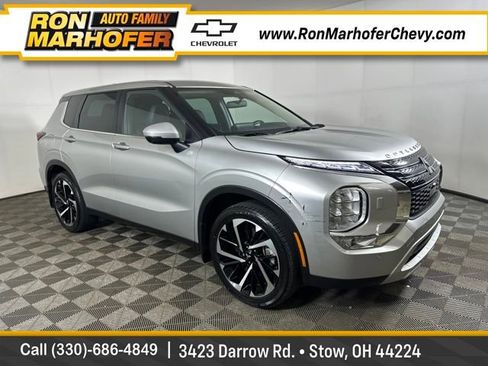 Used 2023 Mitsubishi Outlander SE image 1