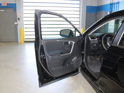 Used 2023 Toyota RAV4 LE AWD/4WD image 7