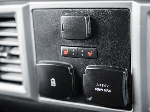 Used 2018 Ford F150 Platinum w/ Equipment Group 701A Luxury image 48