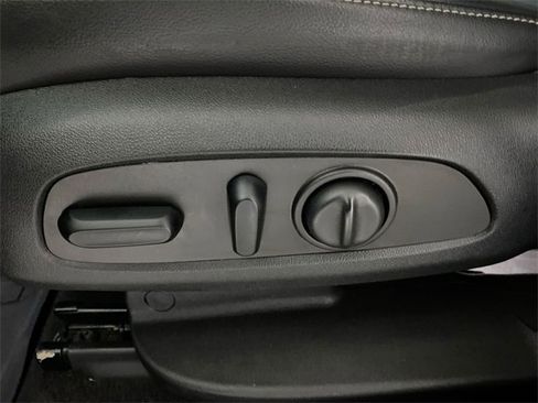 Used 2023 GMC Acadia SLT w/ LPO, Floor Liner Package image 25