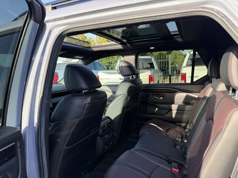Used 2025 Honda Pilot Black Edition image 12