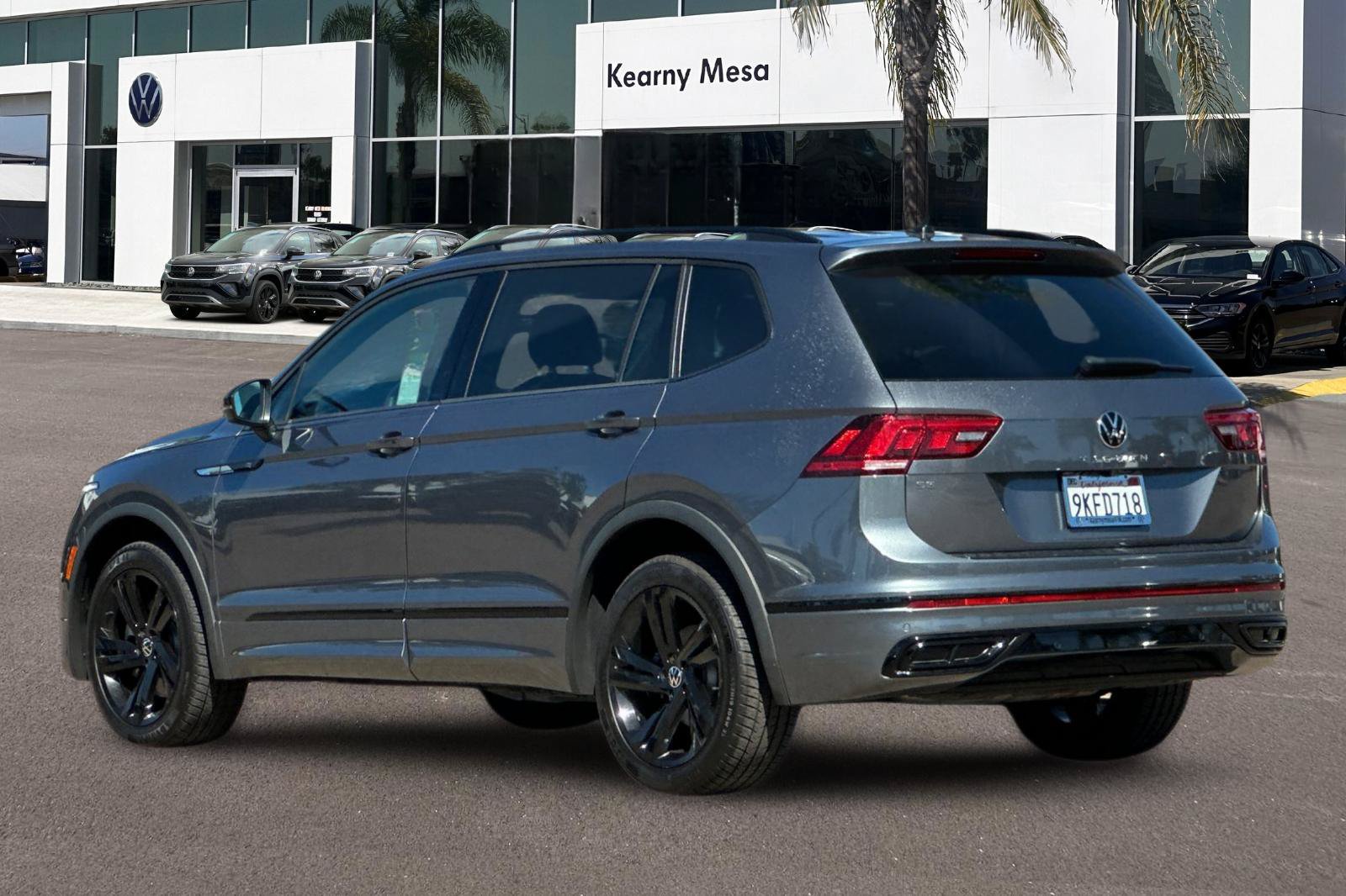 Used 2023 Volkswagen Tiguan SE R-Line FWD image 6