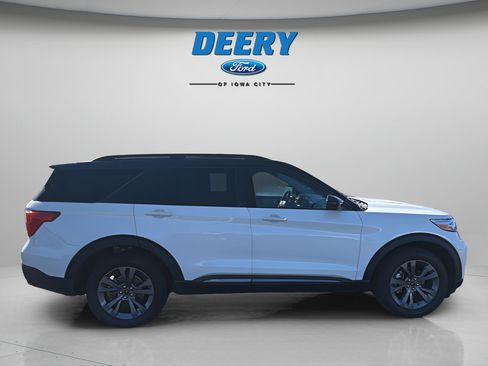 Certified 2024 Ford Explorer XLT w/ Equipment Group 202A AWD/4WD image 8
