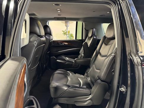 Used 2020 Cadillac Escalade ESV 2WD image 12