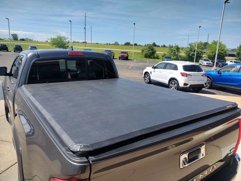 Used 2016 Toyota Tacoma SR5 w/ SR5 Appearance Package (SN) AWD/4WD image 13