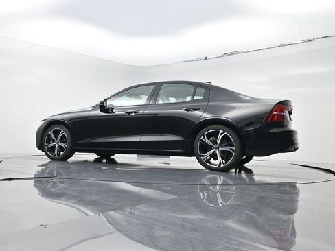 Used 2024 Volvo S60 B5 Plus image 22