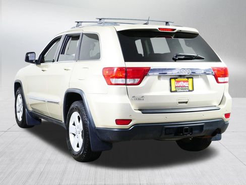 Used 2011 Jeep Grand Cherokee Laredo AWD/4WD image 5
