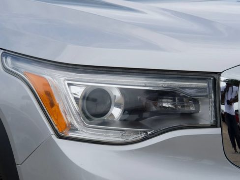 Used 2019 GMC Acadia SLE w/ Driver Alert Package I FWD image 4