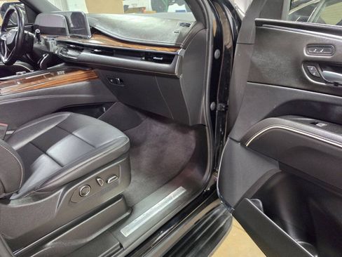 Used 2022 Cadillac Escalade ESV Luxury AWD/4WD image 17