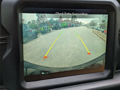 Used 2021 Jeep Wrangler Unlimited Sahara image 21