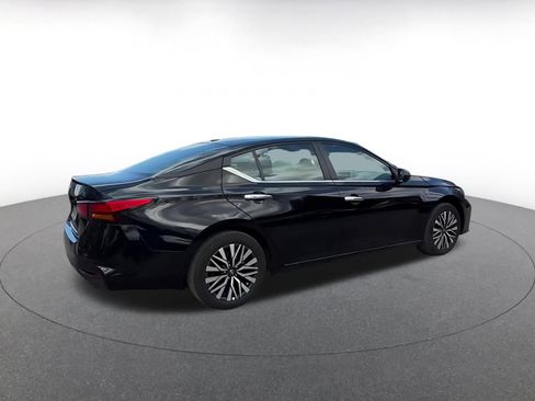 Used 2025 Nissan Altima 2.5 SV image 15