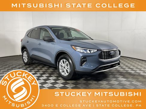 Used 2023 Ford Escape Active image 1