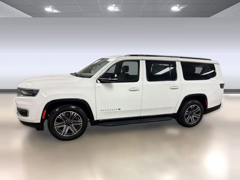 Used 2024 Jeep Wagoneer L Series II RWD image 2