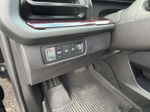 Used 2024 Chevrolet Traverse Z71 w/ Enhanced Driving Package AWD/4WD image 28