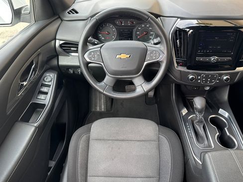 Used 2023 Chevrolet Traverse LT image 15