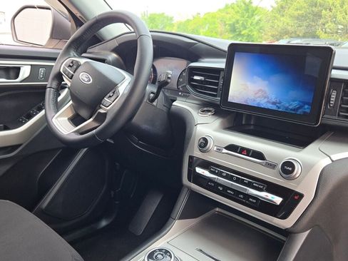 Used 2021 Ford Explorer XLT image 10